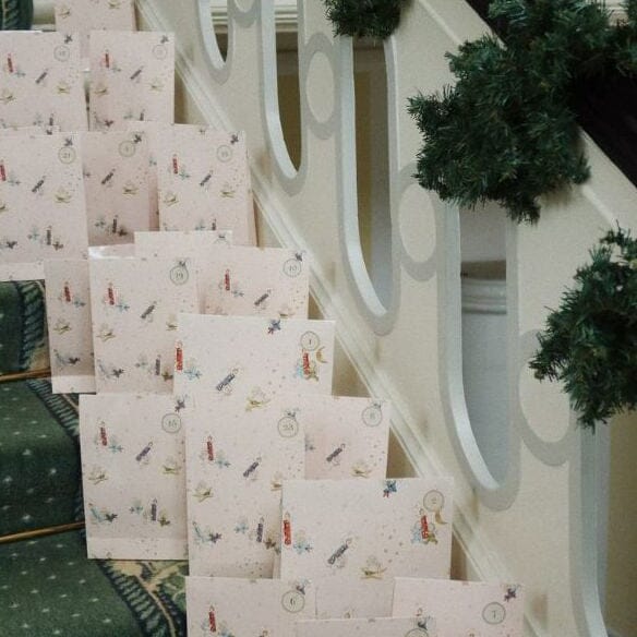 Kerstkalender met 24 cadeautjes - Beige