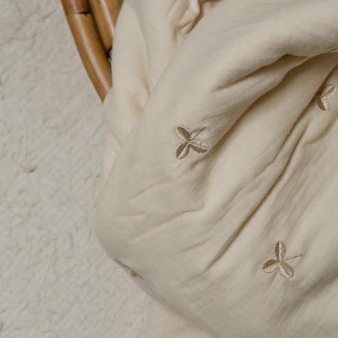 Quilted dekentje - Handgeborduurd met klavertjes