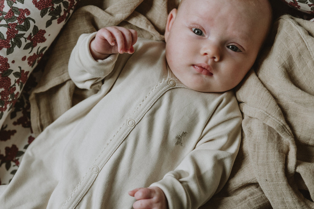 newborn sloefjes - jersey footsies sand - garbo & friends