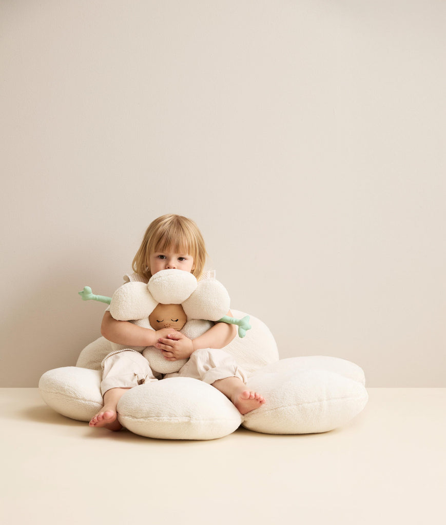 Cheerful flower cushion - Kid's Concept 