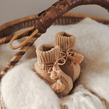 Knitted baby booties - Noisette