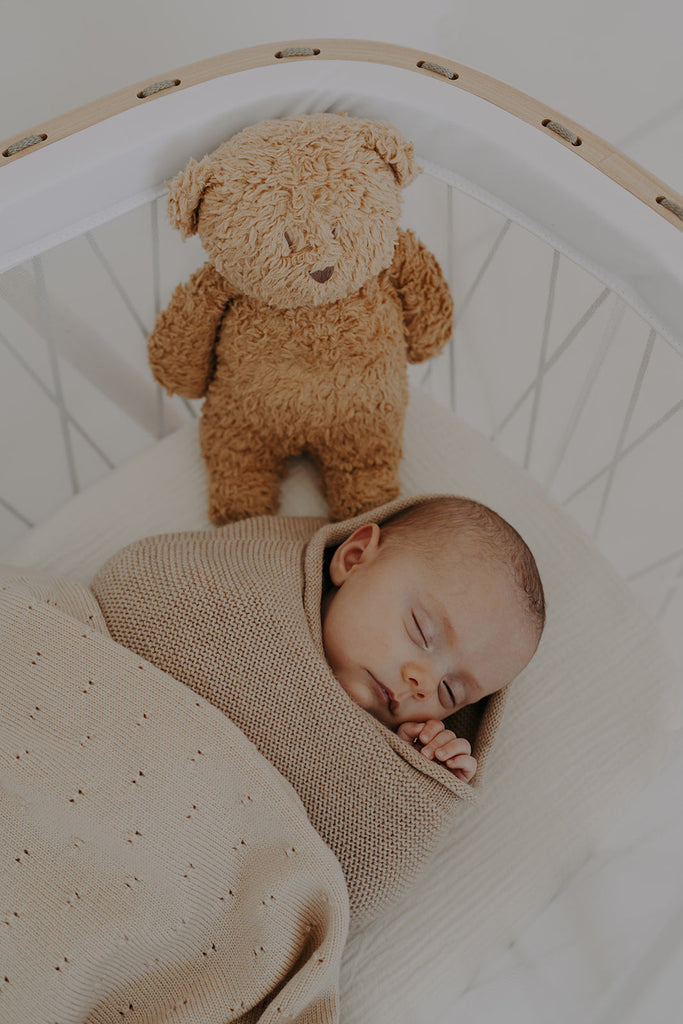 Kumi crib - hazelnut - Charlie Crane